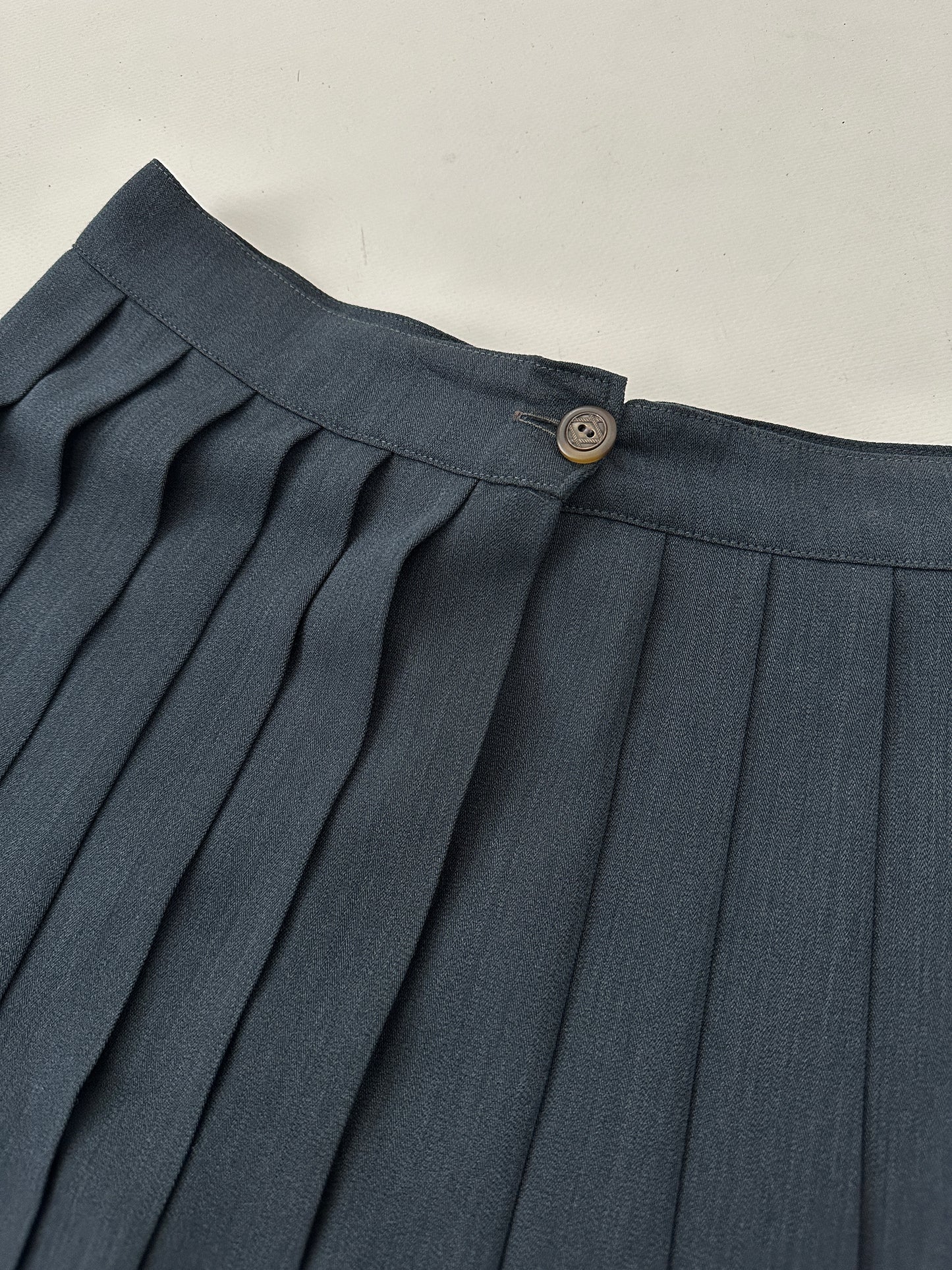 Vintage pleated blue skirt