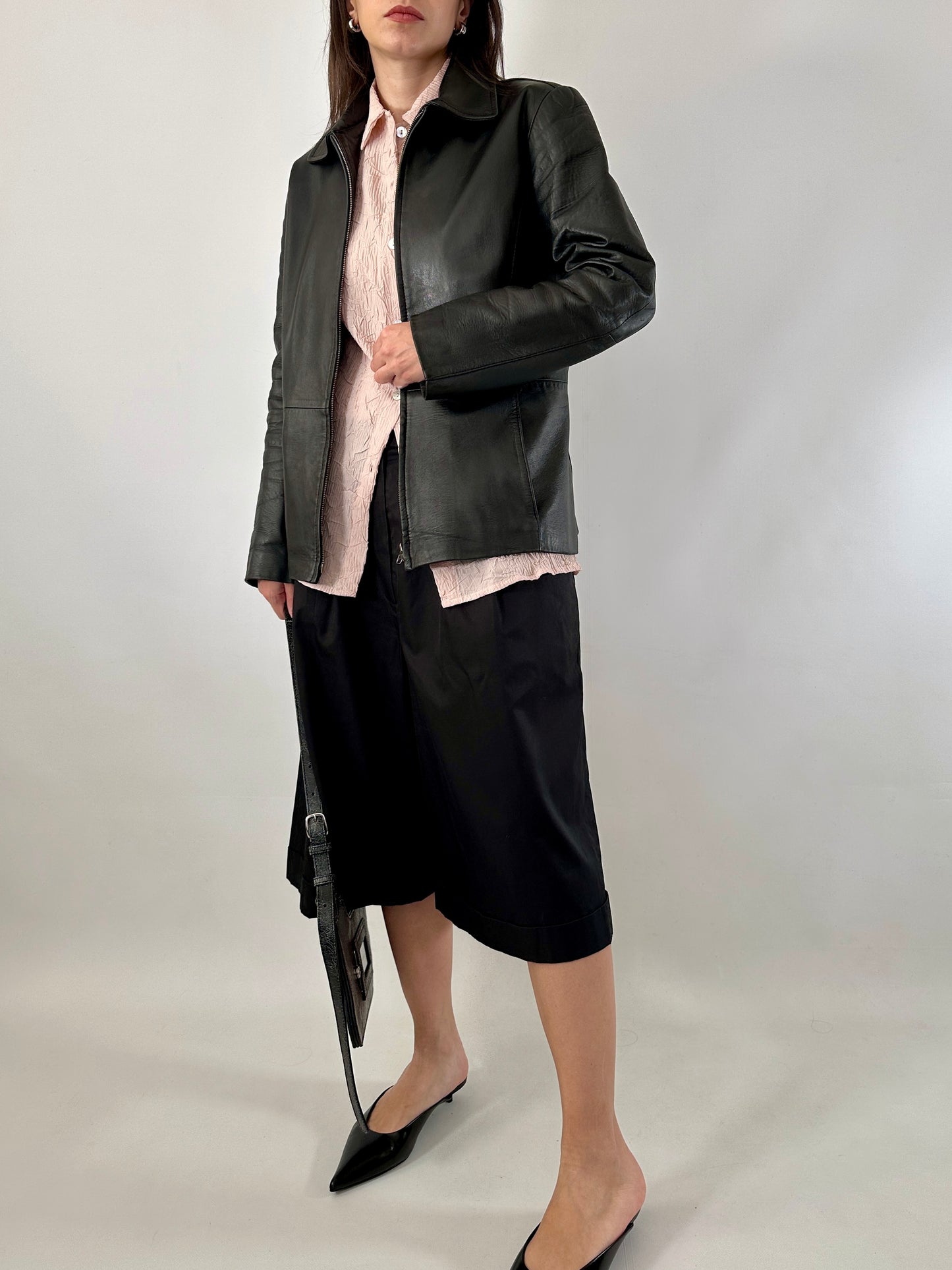 Genuine leather zipped jacket