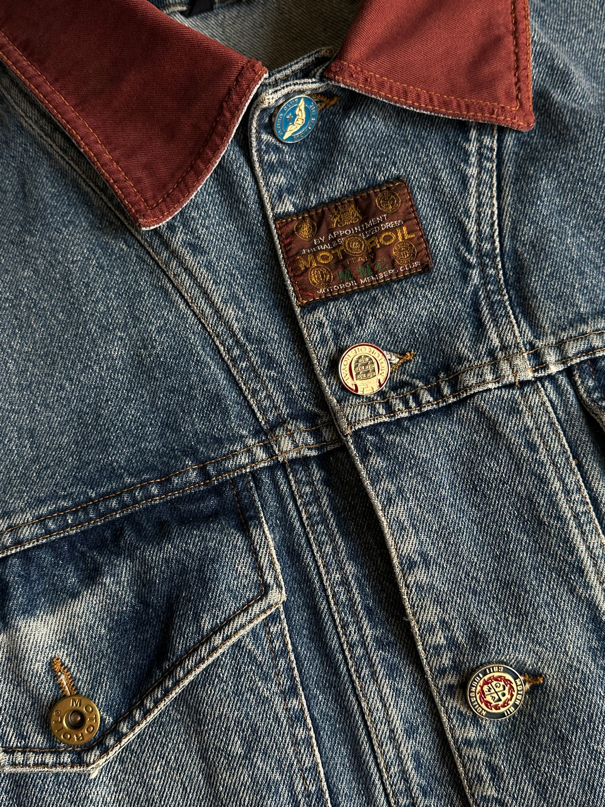 Vintage Denim Trucker Jacket with Burgundy Collar