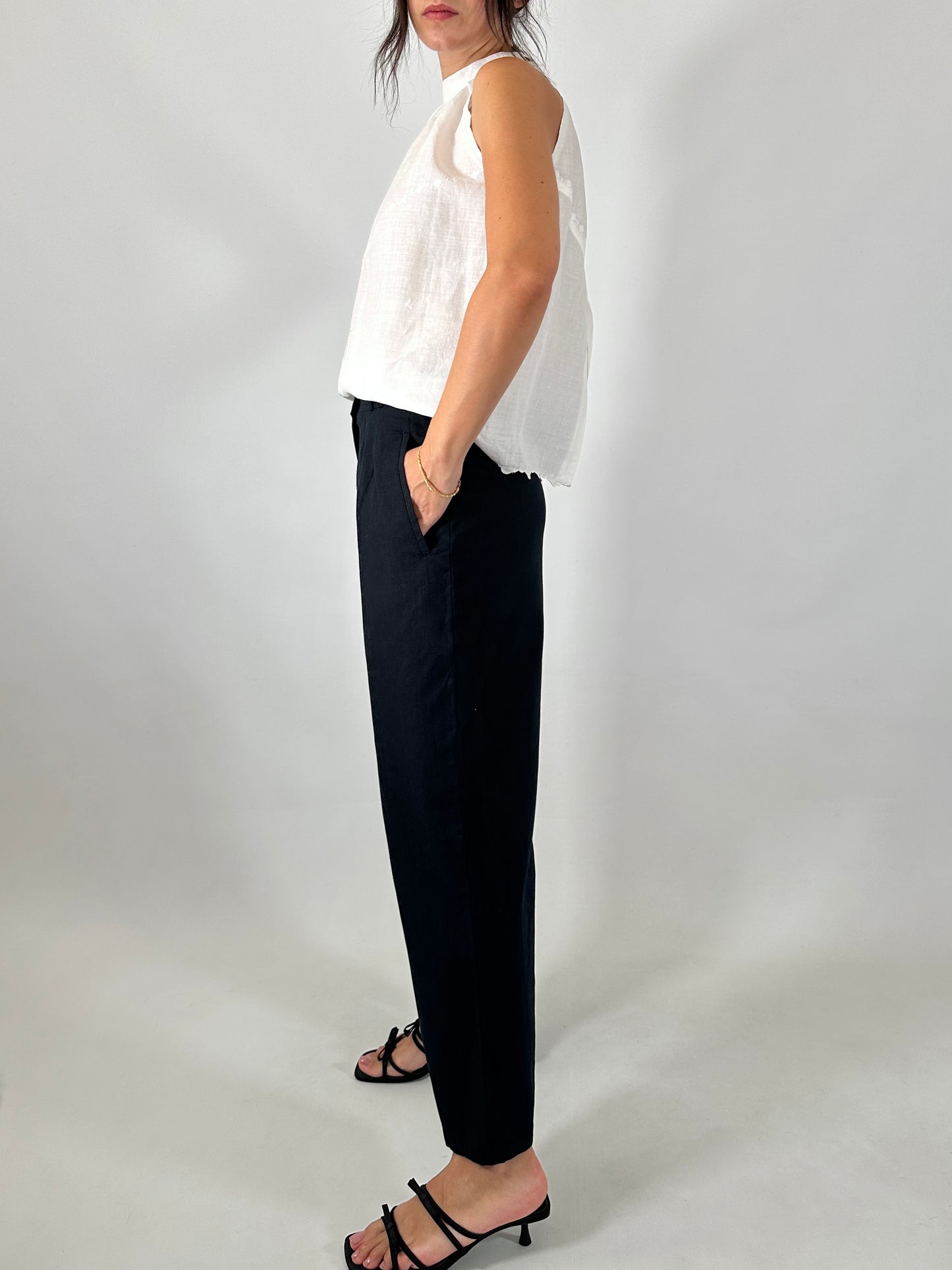 Barrel fit linen and cotton trousers
