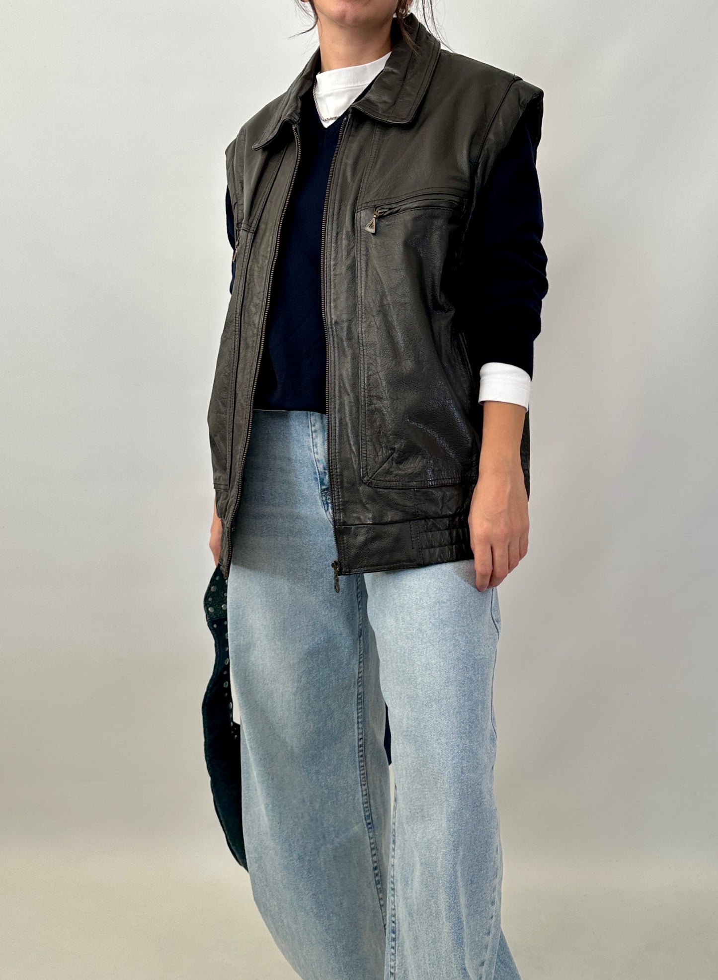 Sleeveless real leather jacket