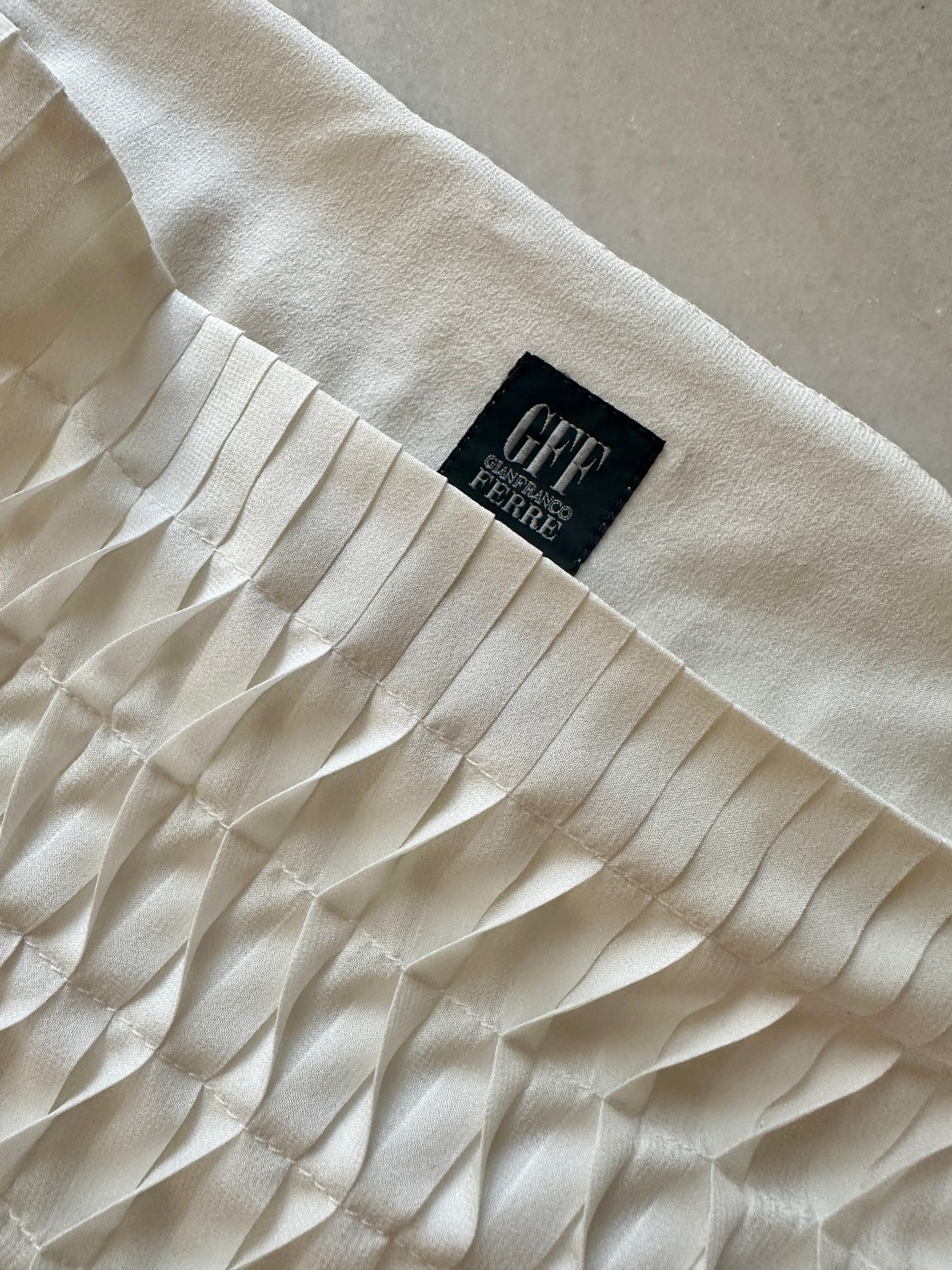 Vintage Gianfranco Ferré pleated white dress