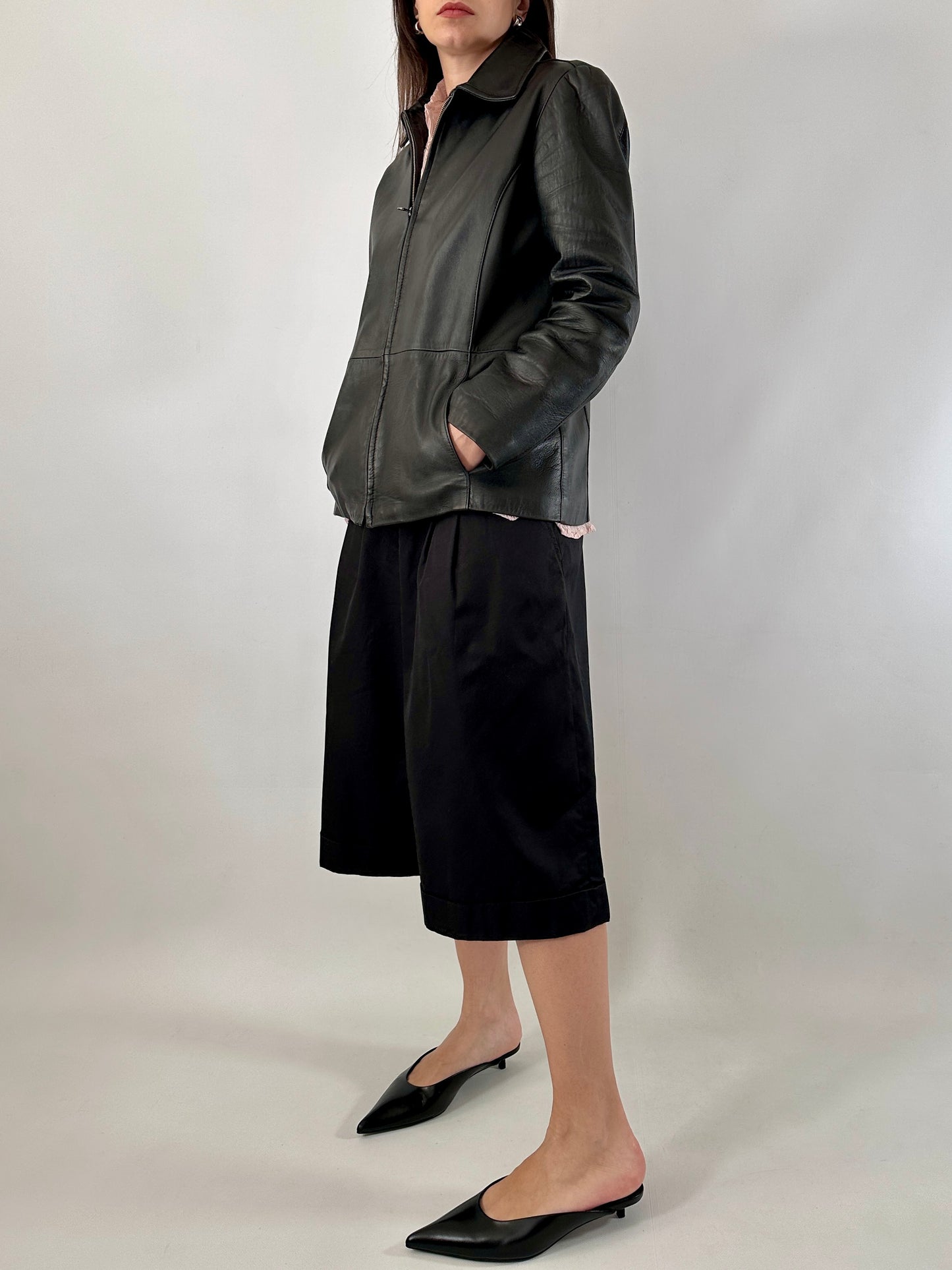 Genuine leather zipped jacket