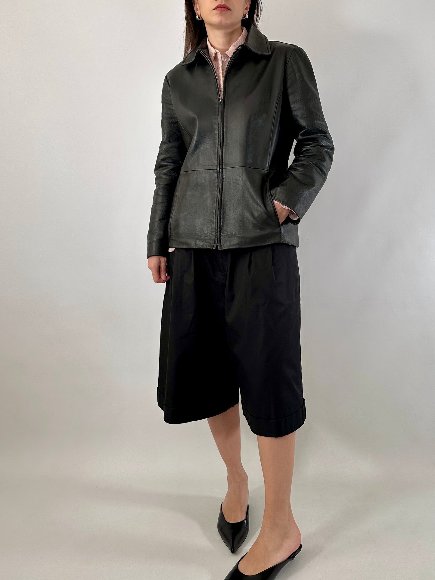 Genuine leather zipped jacket