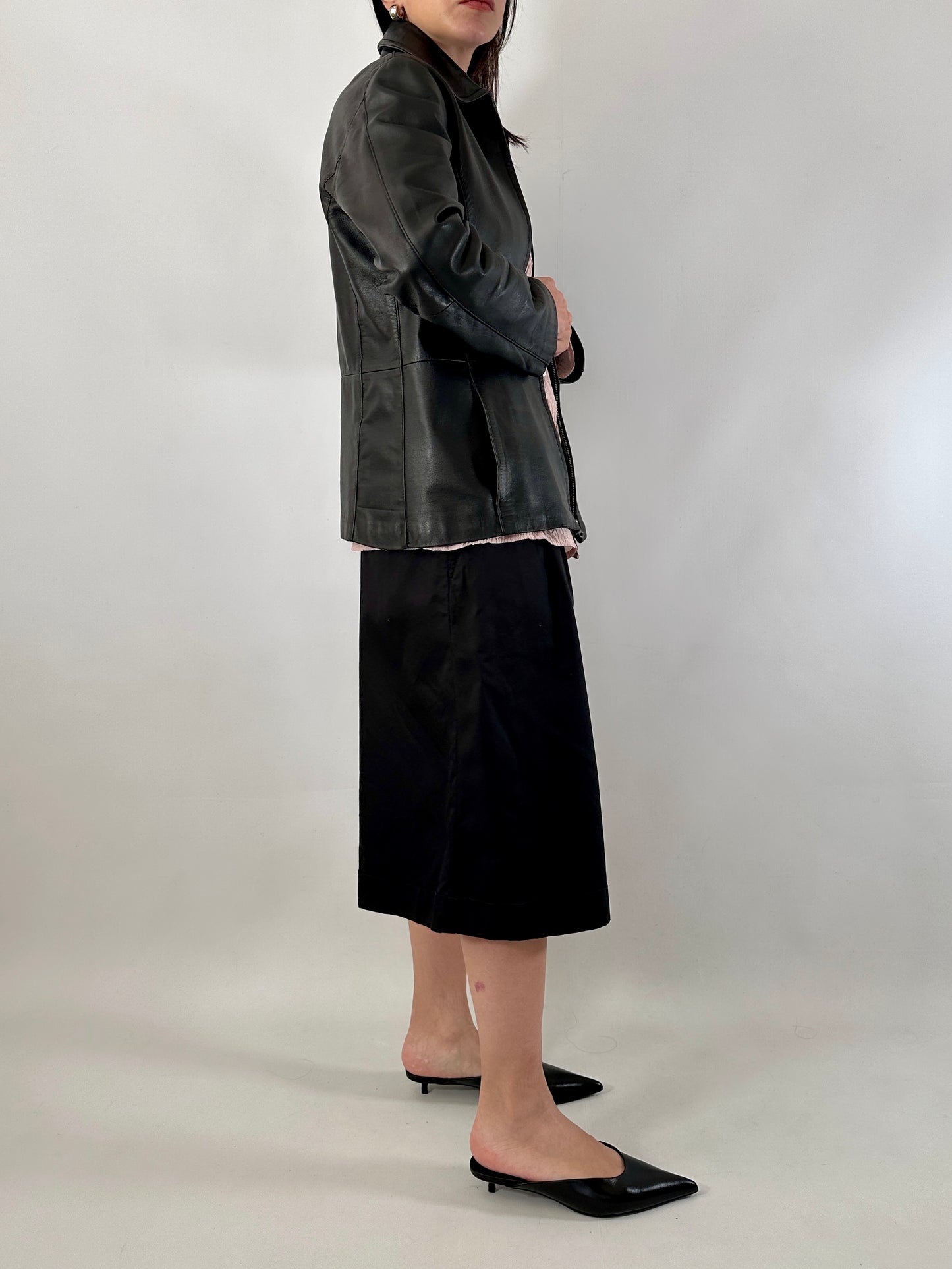 Genuine leather zipped jacket