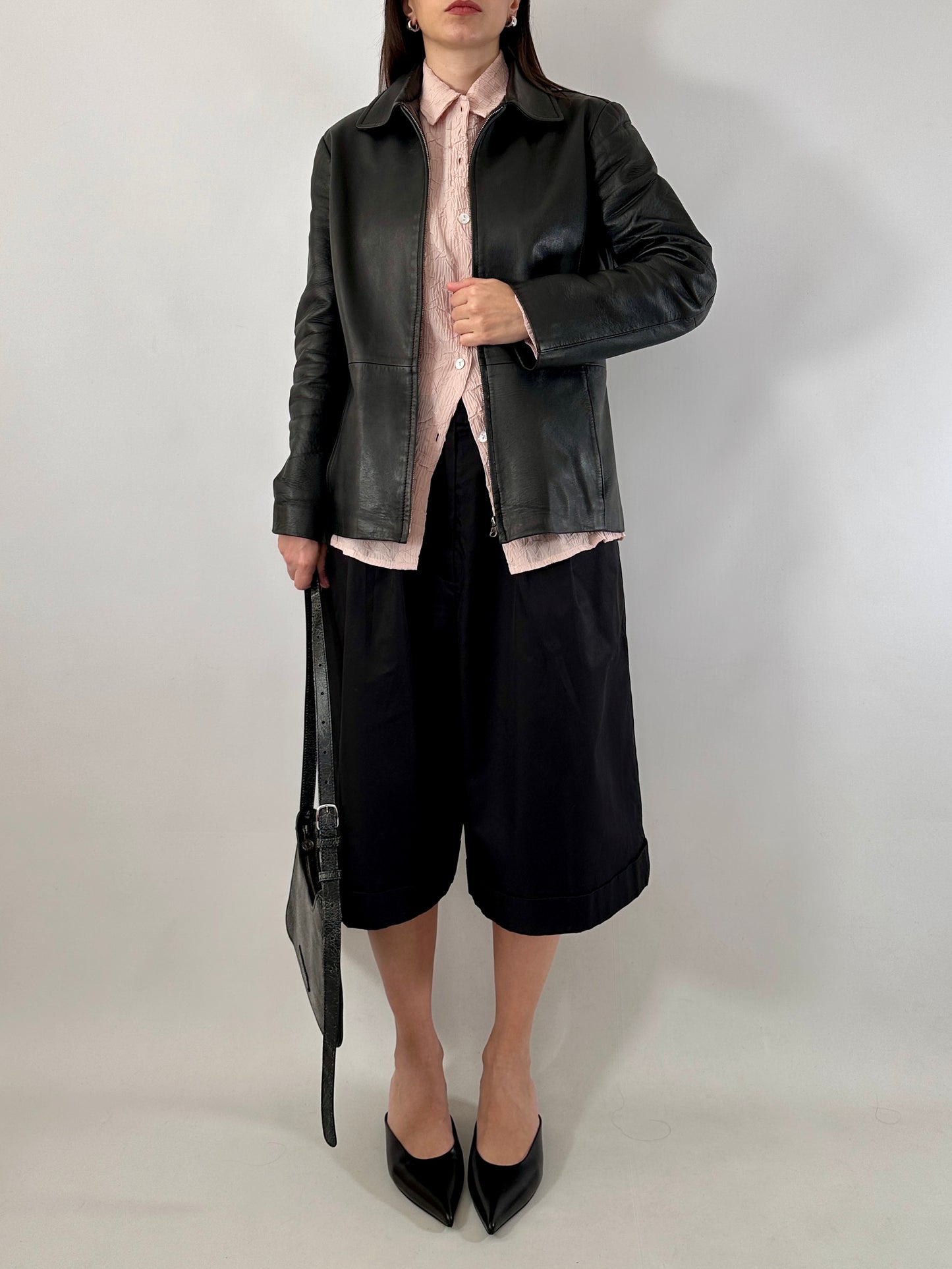 Genuine leather zipped jacket