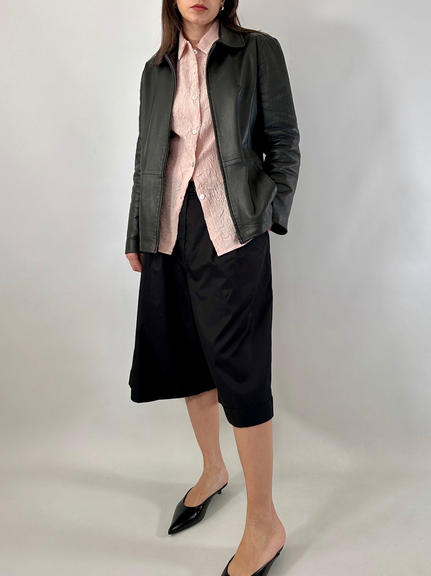 Genuine leather zipped jacket