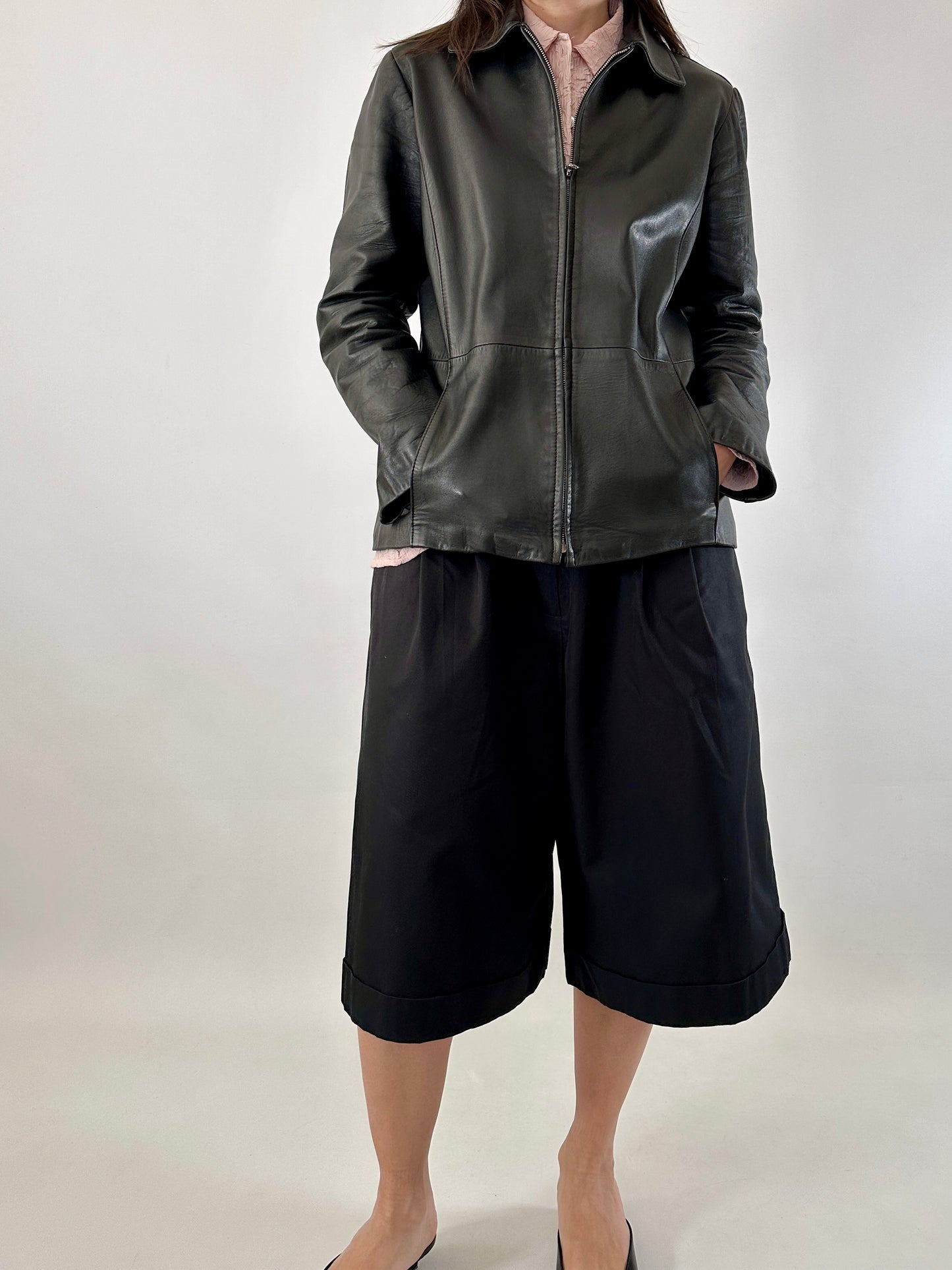 Genuine leather zipped jacket