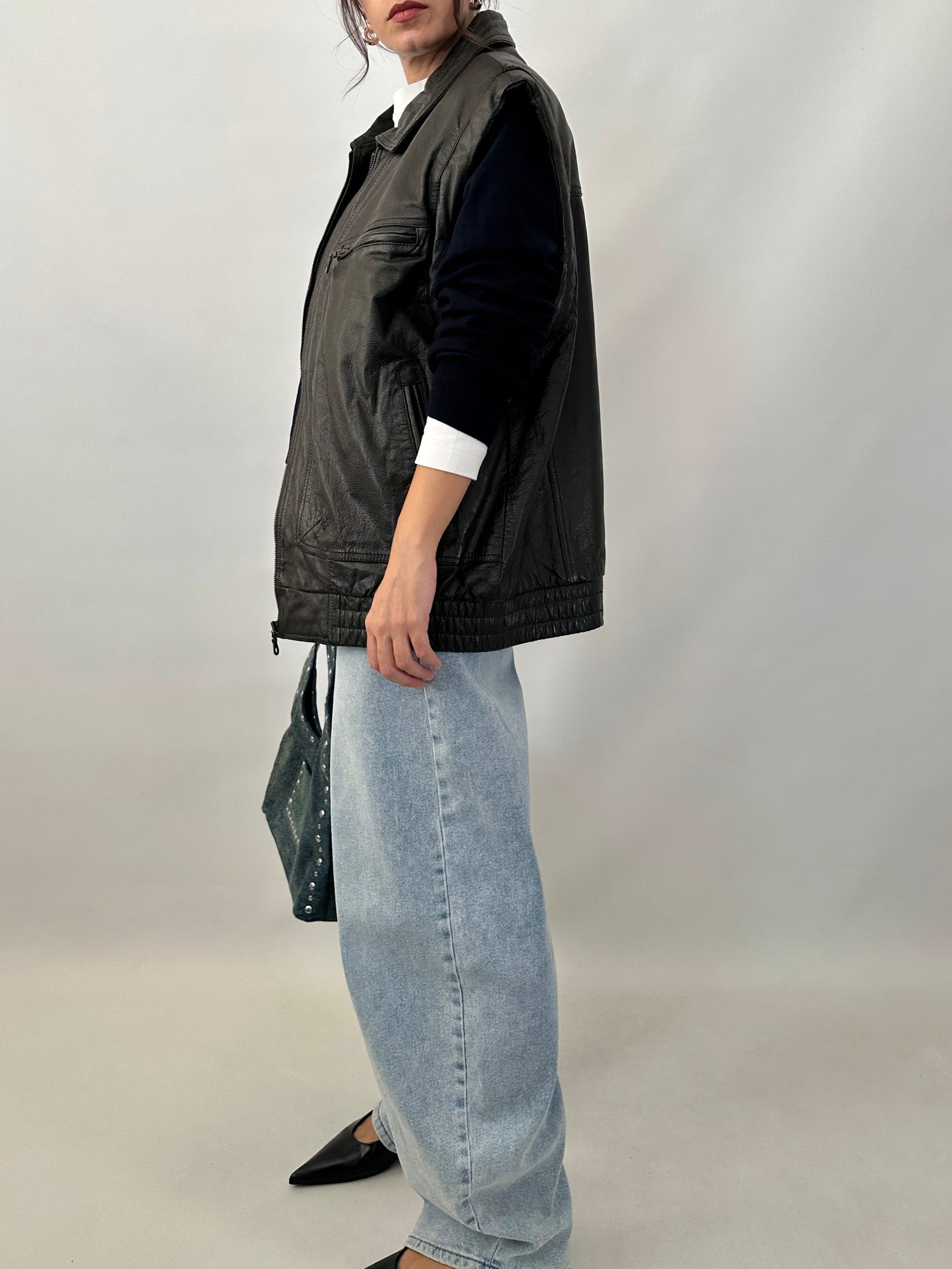 Sleeveless real leather jacket