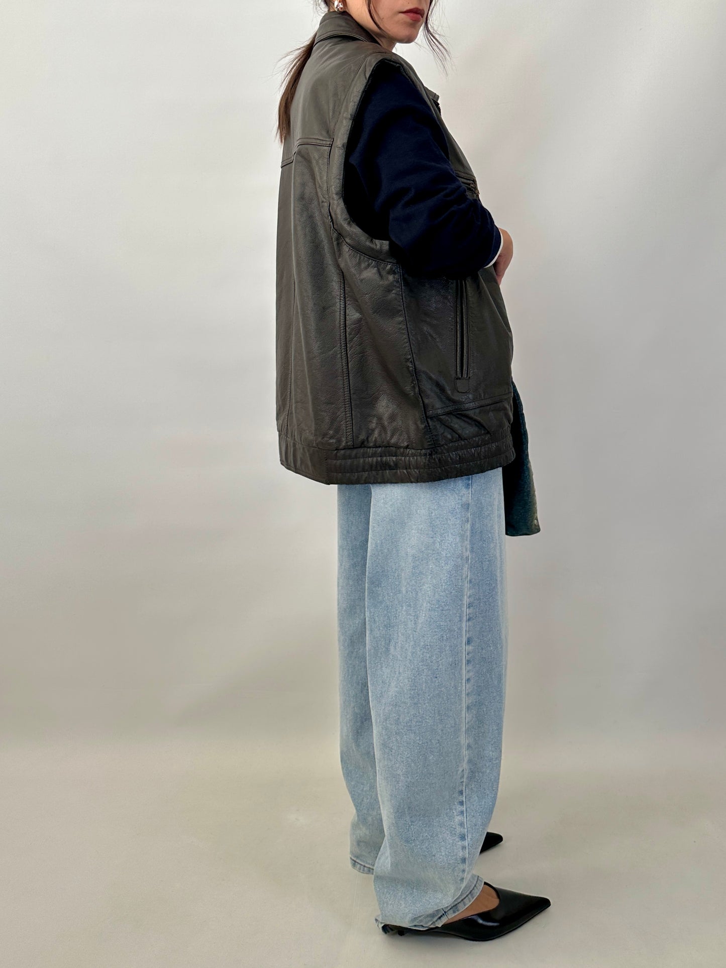 Sleeveless real leather jacket