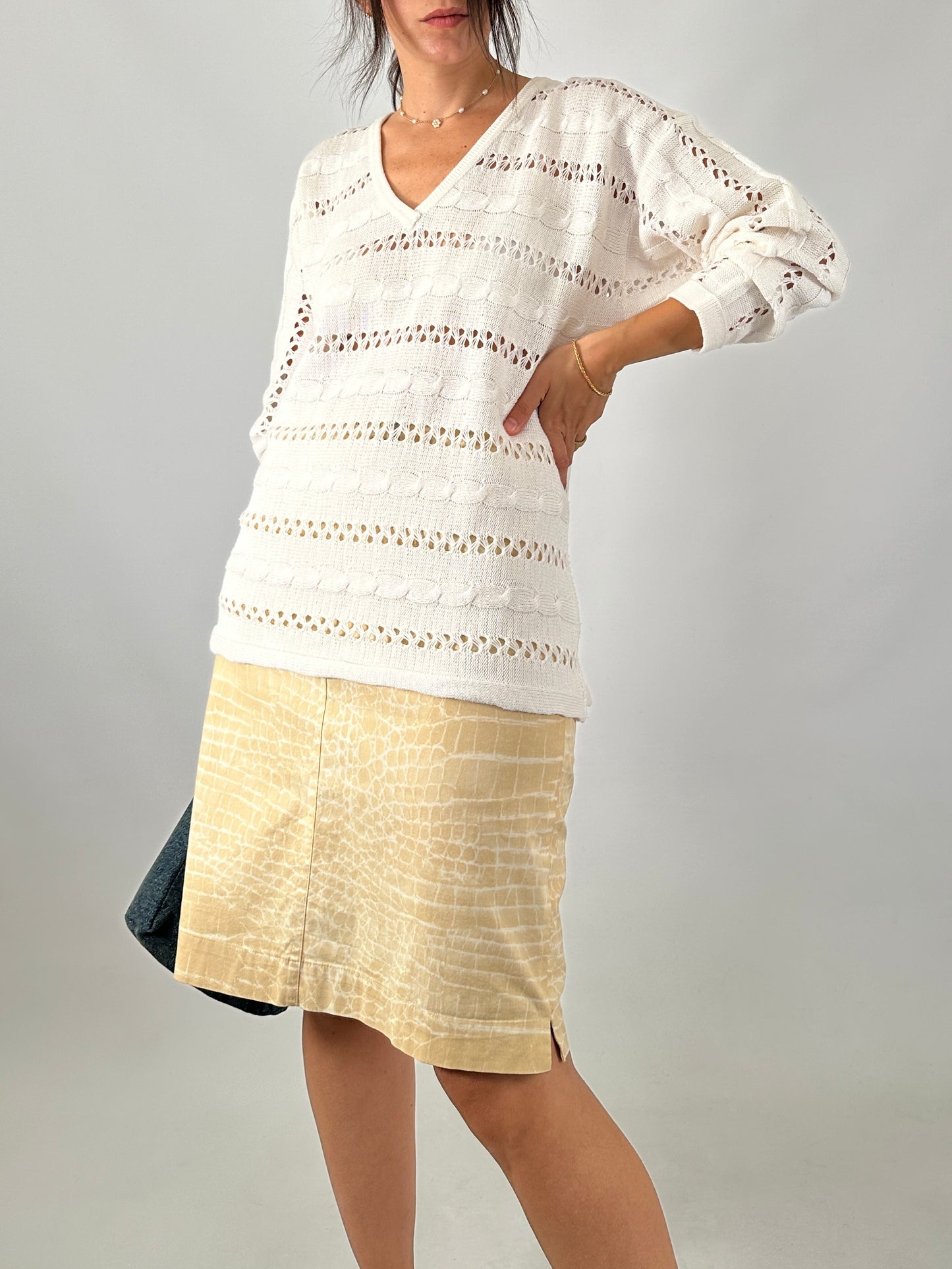 Open-knit V neck sweater