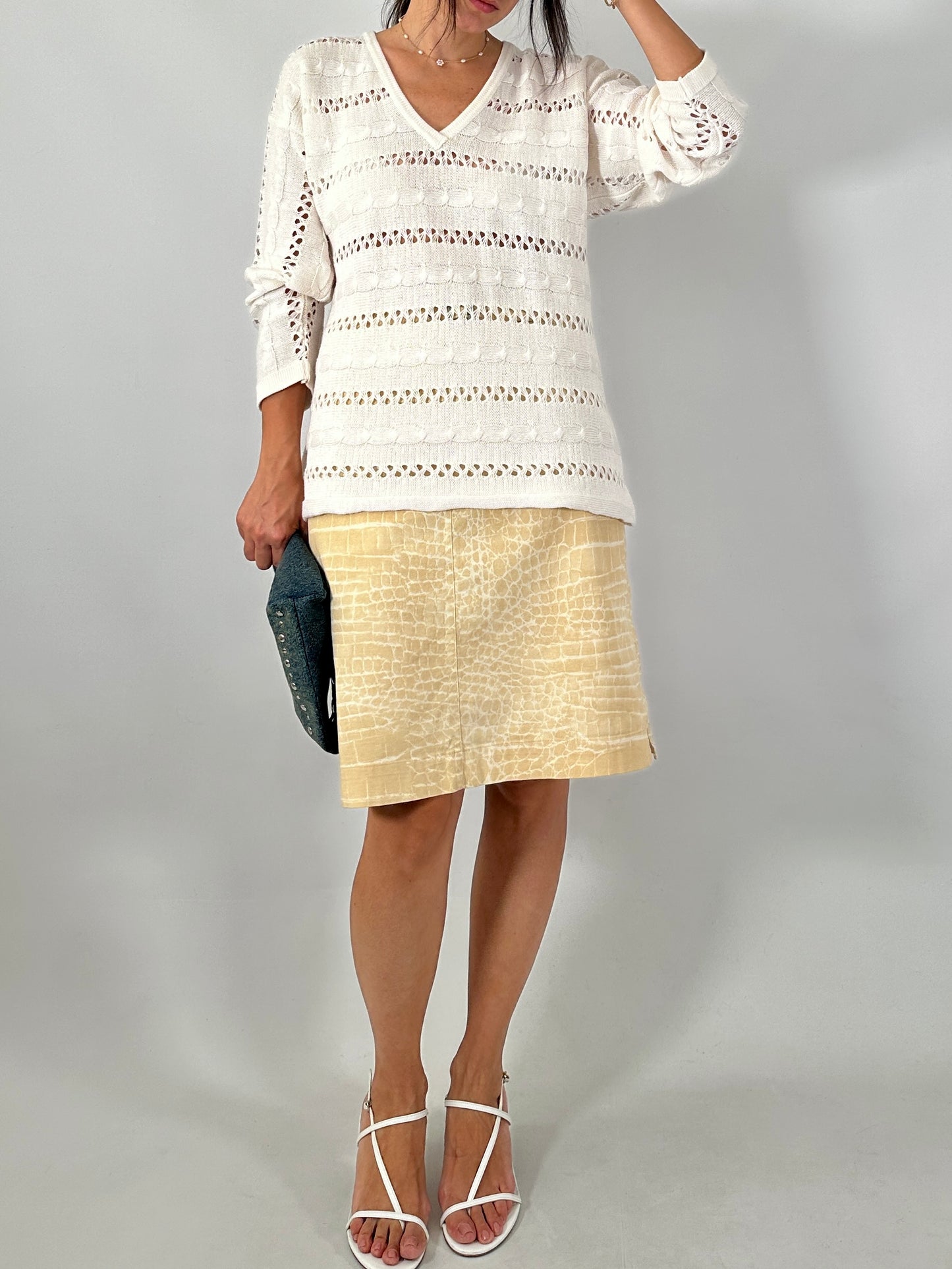 Open-knit V neck sweater