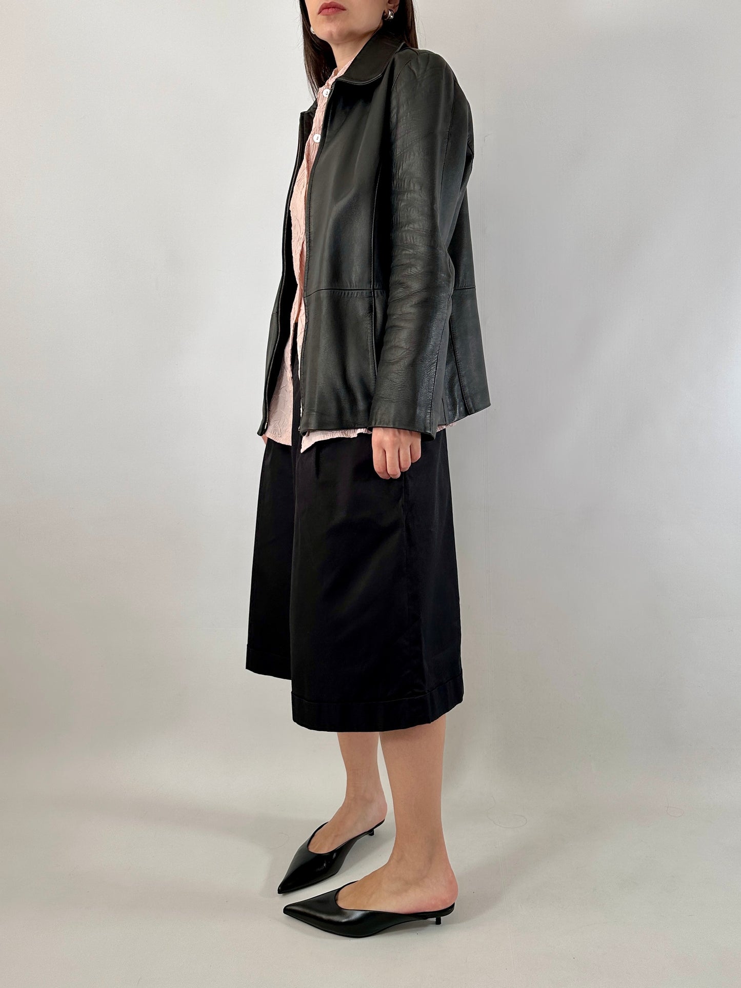 Genuine leather zipped jacket