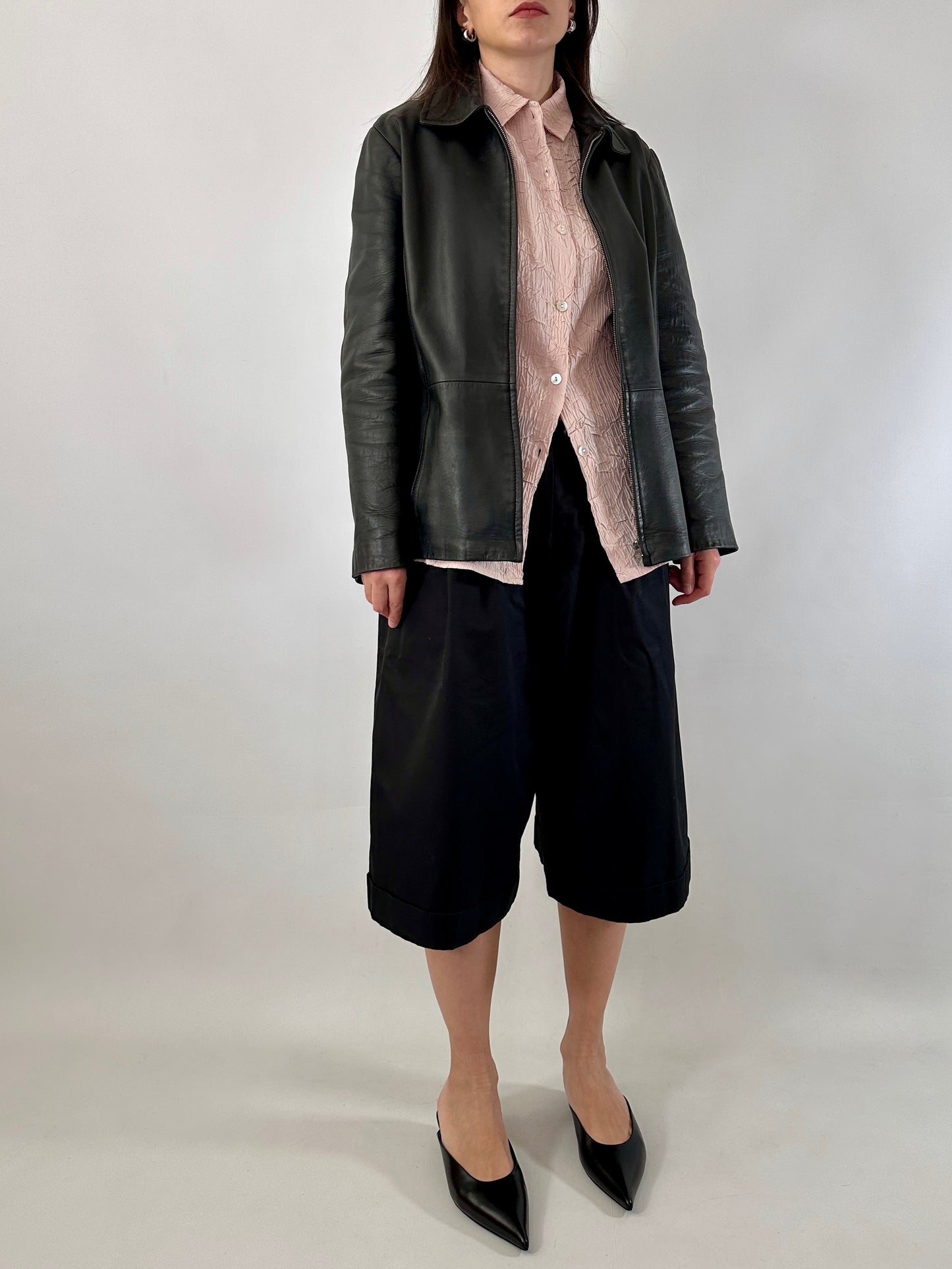 Genuine leather zipped jacket