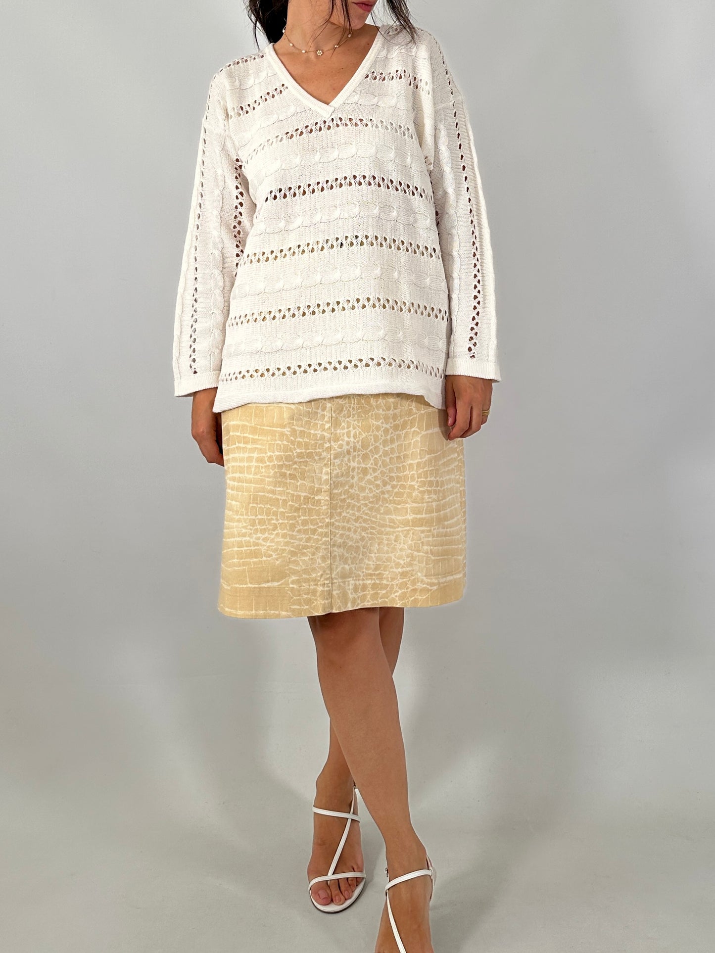 Open-knit V neck sweater