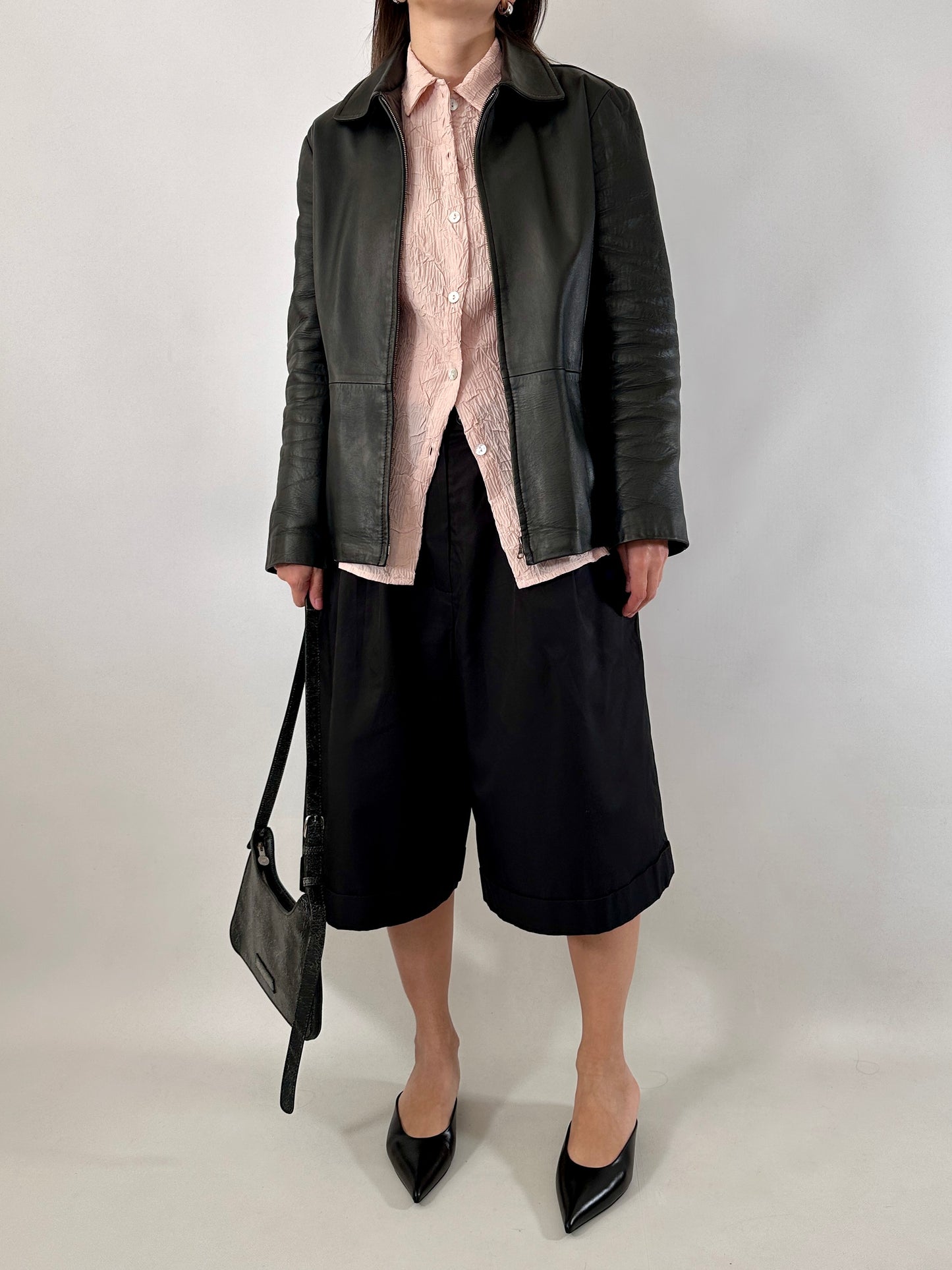 Genuine leather zipped jacket