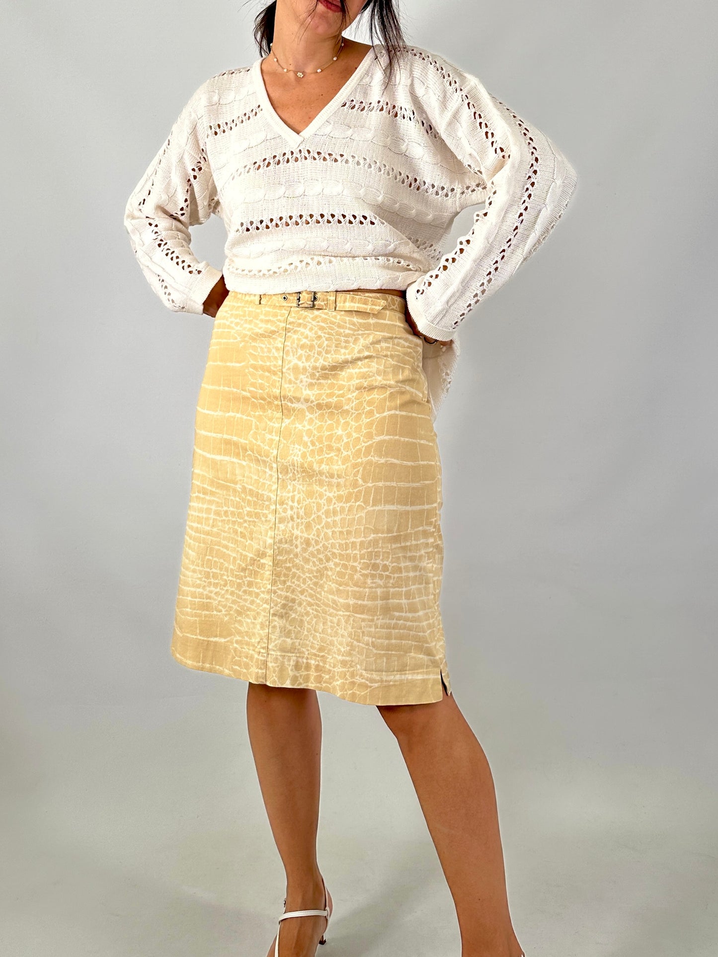 Open-knit V neck sweater