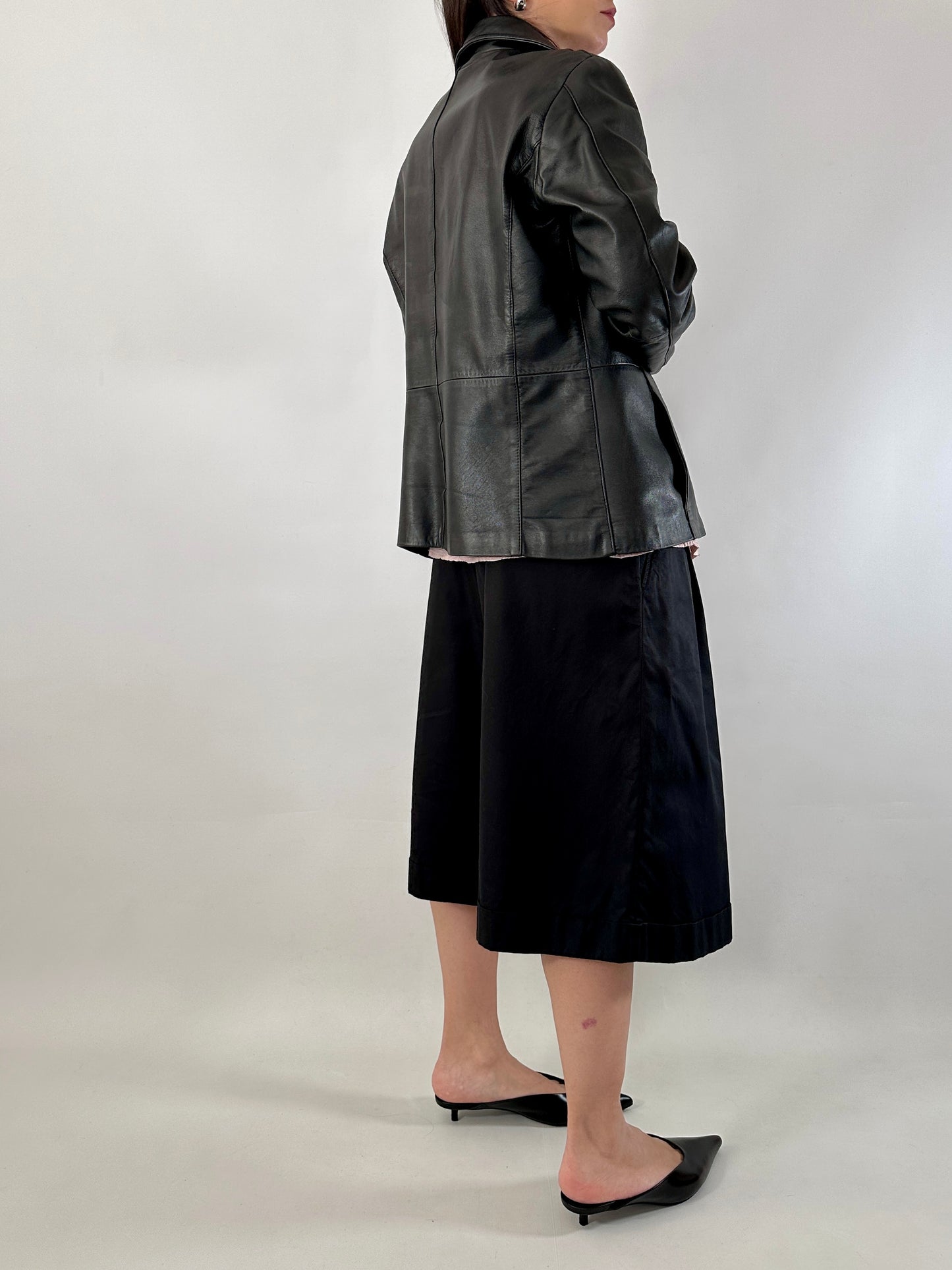 Genuine leather zipped jacket