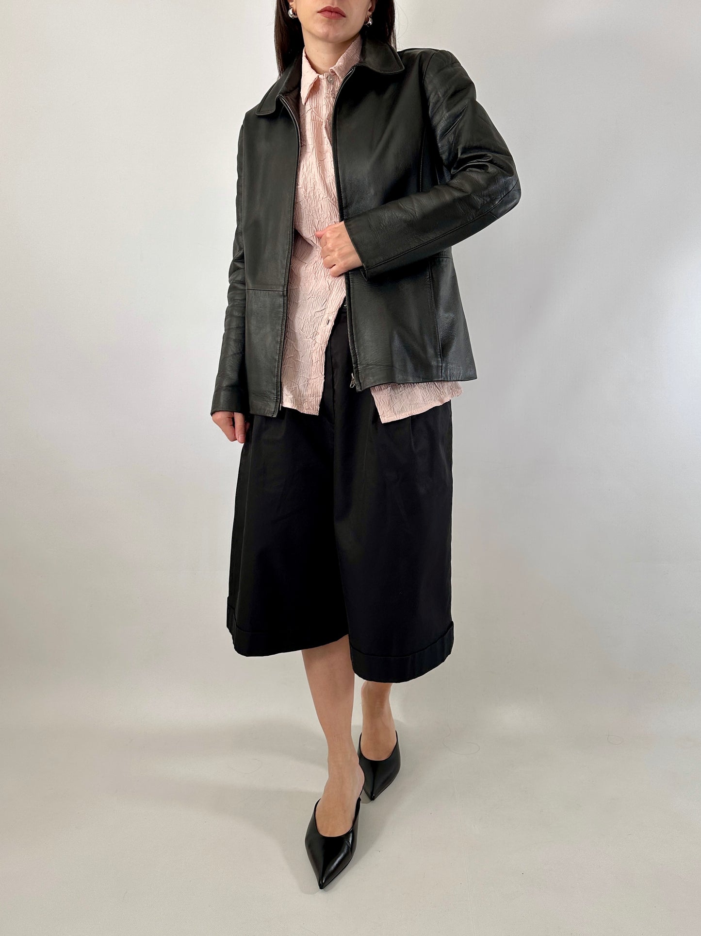 Genuine leather zipped jacket