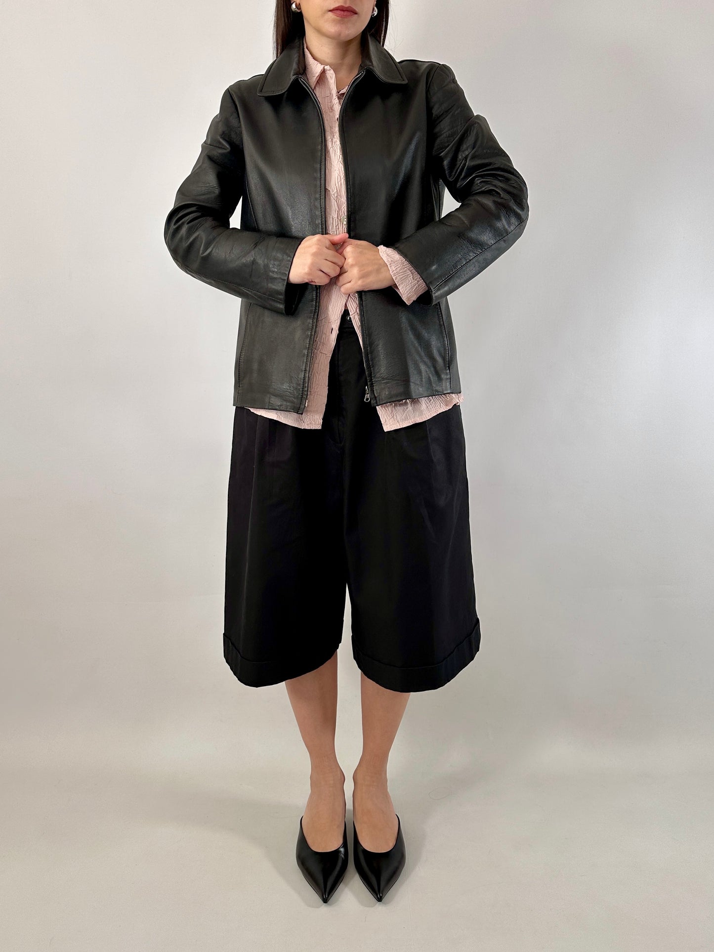 Genuine leather zipped jacket