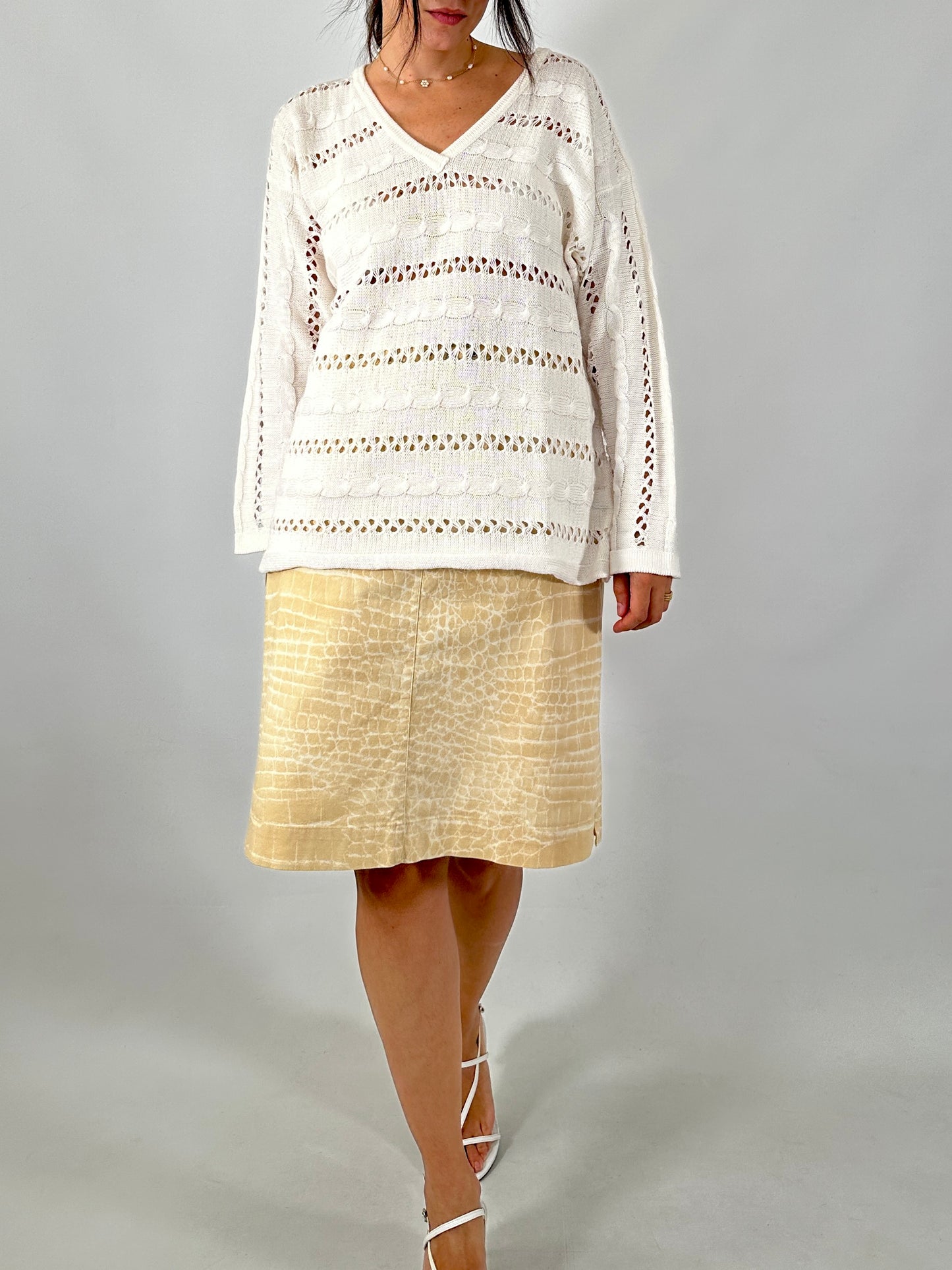 Open-knit V neck sweater